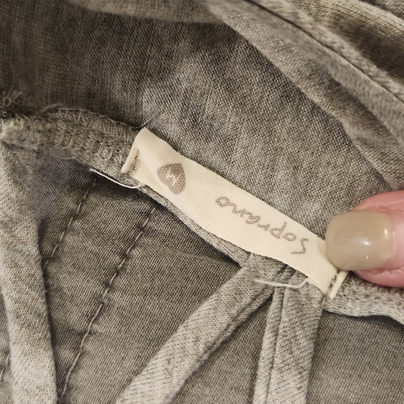 Soprano Light Gray Crop Top With Fun Back Detail Size M! - Picture 2 of 6